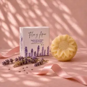 Jabón artesanal de lavanda y ylang-ylang Flor y Amor, complemento para ramos en Tenerife